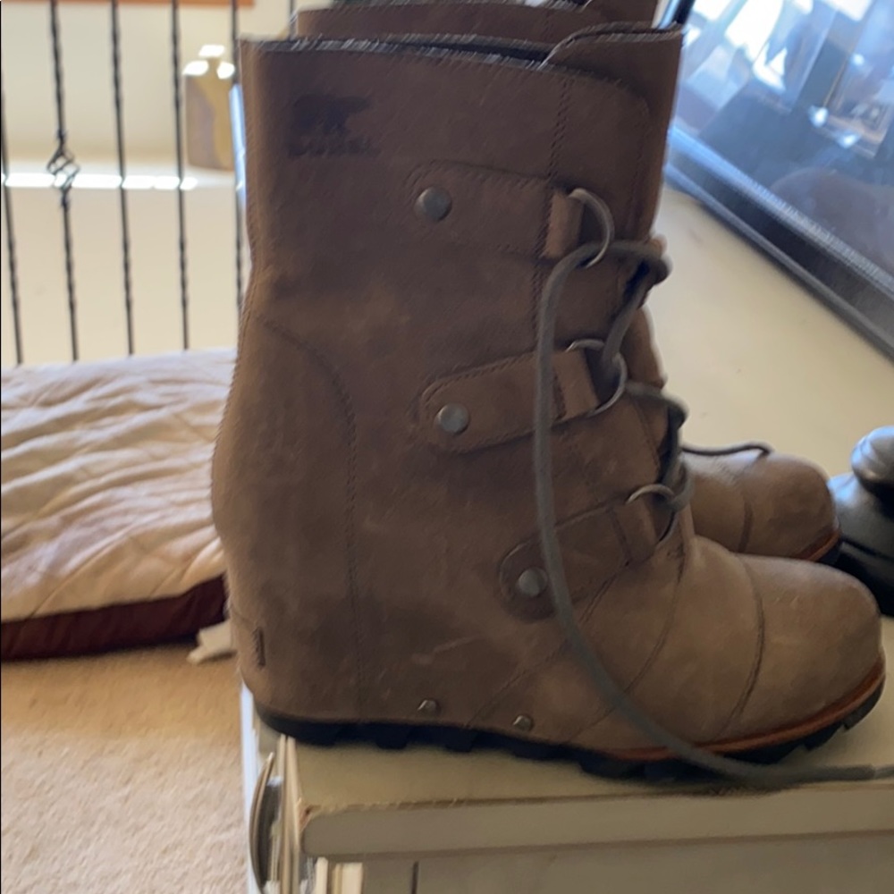 Sorel Joan of Arc. Size 7
